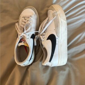 Nike White and Black Sneakers